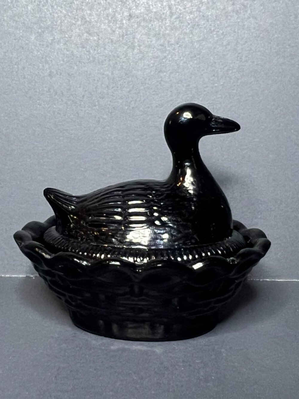 VTG 1991 Boyd #15 Glossy Classic Black Ebony Crystal Glass Duck on Nest Figurine